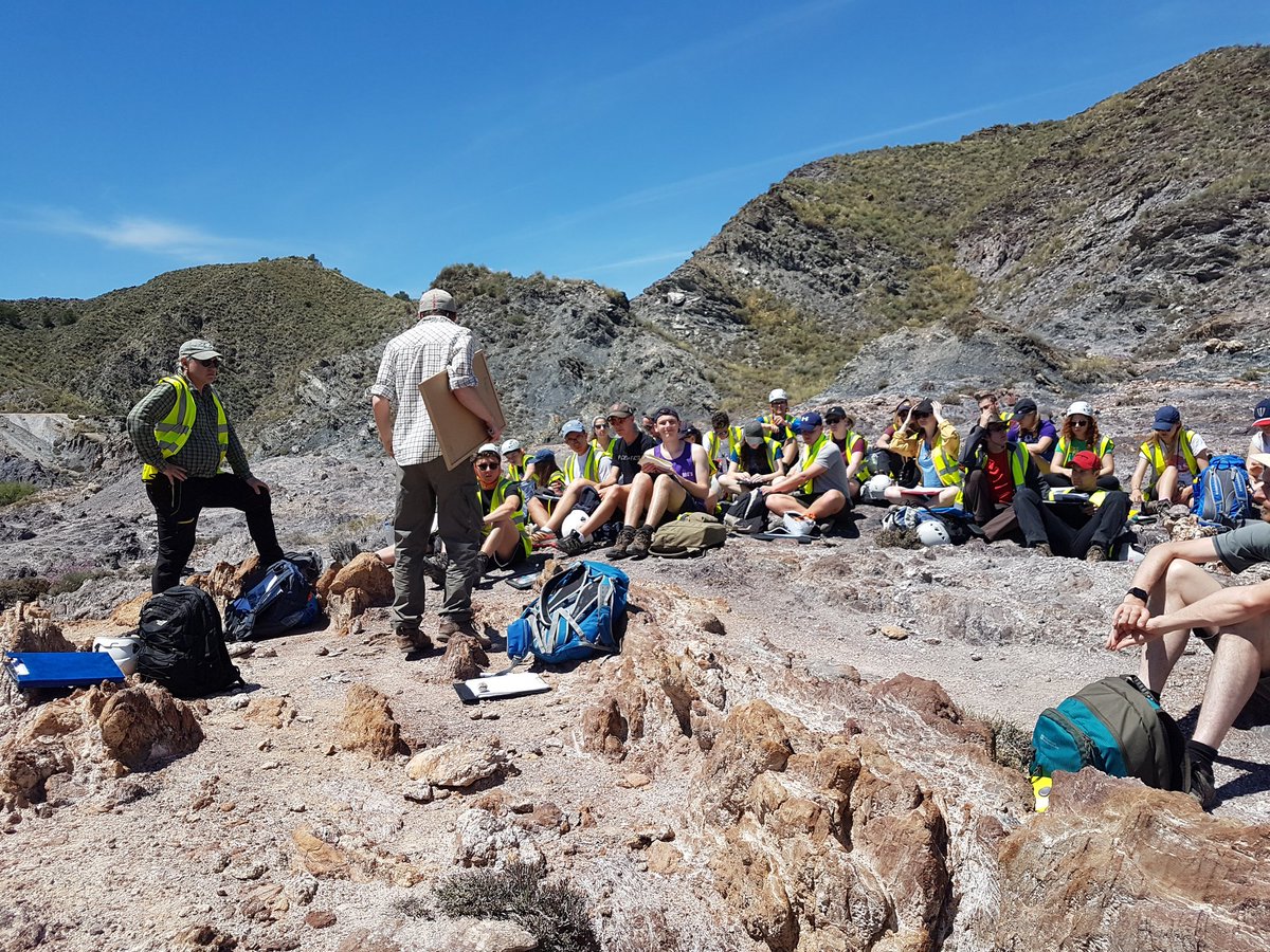 DCharlaftis's tweet photo. Structural geology on #structuralsunday!
#Almeria2019 #Lorca @k_mccaffrey @Stuartsediment @VM_Principal @KinvigGeosci https://t.co/Krtsg0owwQ