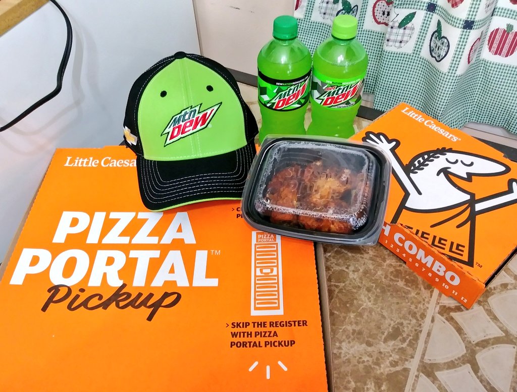 @littlecaesars Lunch is served! 😉 #di9 #RaceDayReady