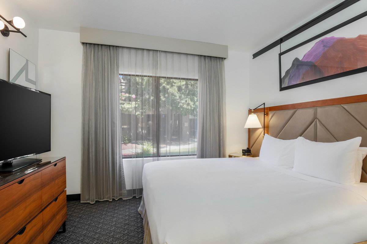 DoubleTree_SRC's tweet image. Sundays are for sleeping in. 😴
