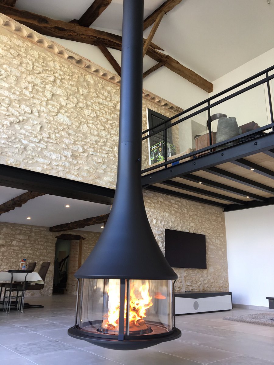 Cheminée JC BORDELET ZÉLIA 908 centrale suspendue sur 6,50m de hauteur. Merci à nos clients pour leur confiance 😊<a href="/groupeseguin/">Seguin poêles et cheminées</a> <a href="/WoodstockBois/">WoodstockBois</a> <a href="/GolfdeTeoula/">Garden Golf Téoula</a> <a href="/Nestenn_Muret/">Nestenn by avis Muret</a> @vendrepromoteur <a href="/CloeAlasset/">Cloé</a>