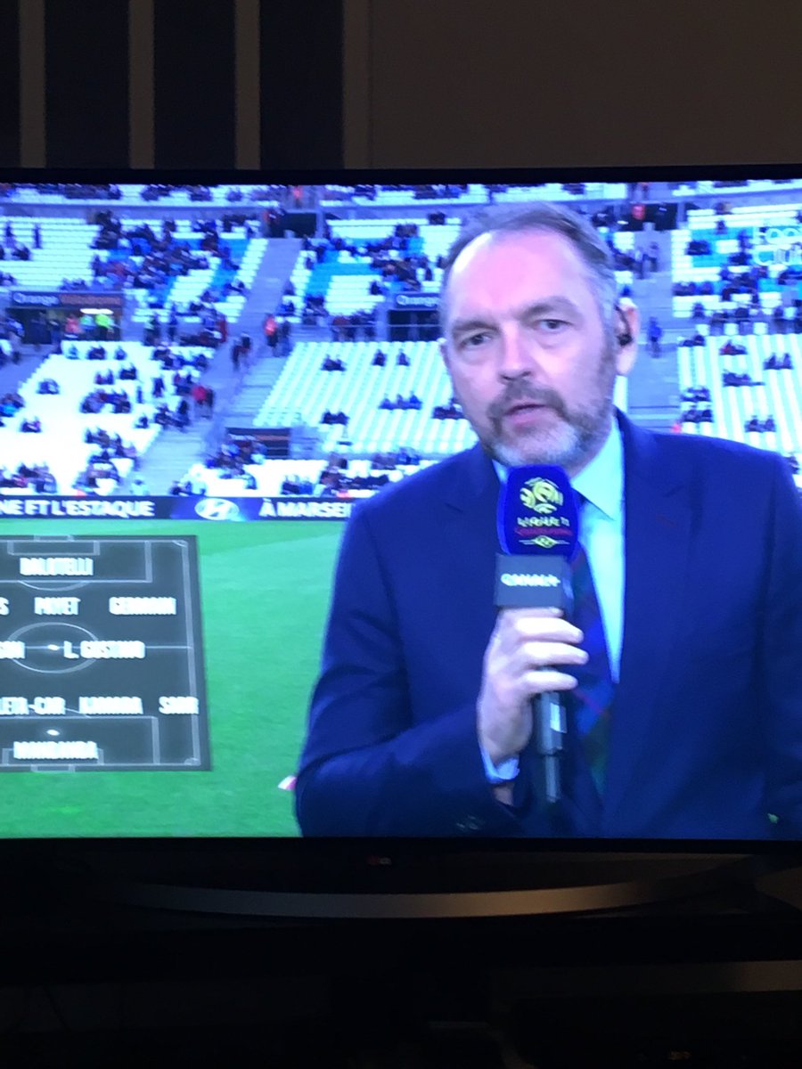 valerie_veryval's tweet image. #OMFCNA Barre toi de notre stade #STÉPHANEGUY. On devrait l’interdire de stade 🔵⚪️