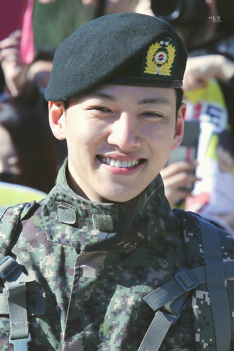 jchangww's tweet photo. the power of his smile oh my god https://t.co/QLhbzUfCFN