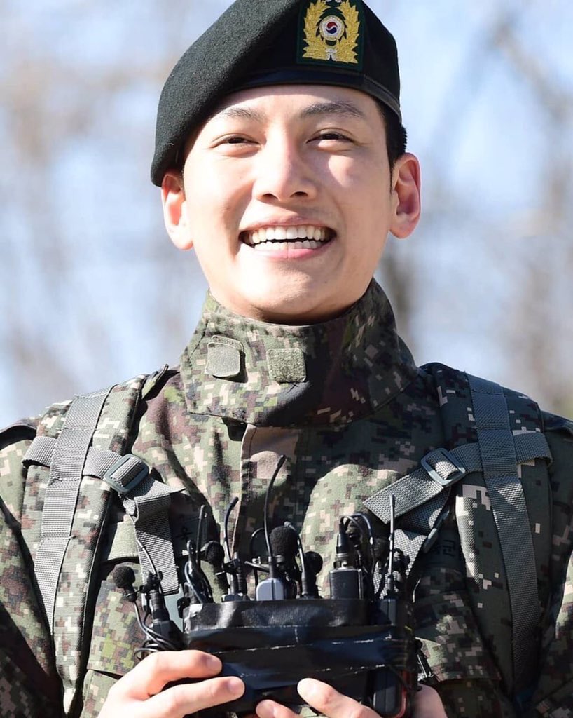 jchangww's tweet photo. the power of his smile oh my god https://t.co/QLhbzUfCFN