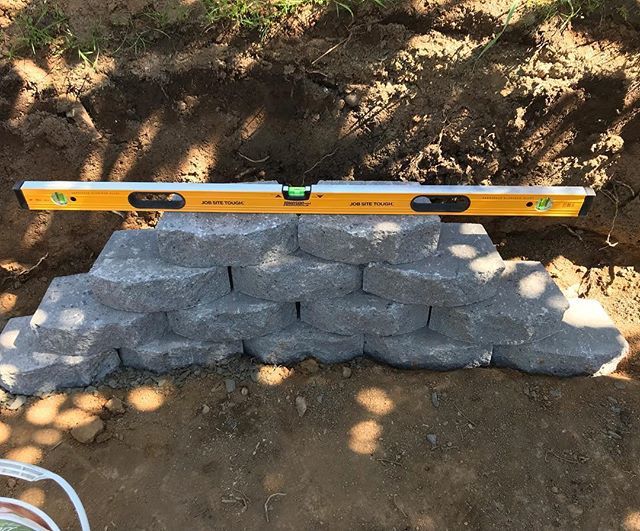 Testing to see just how level the blocks need to be. Looks like I don’t need them to be absolutely perfect. This is going to make things go a lot faster bit.ly/2L6xIEJ