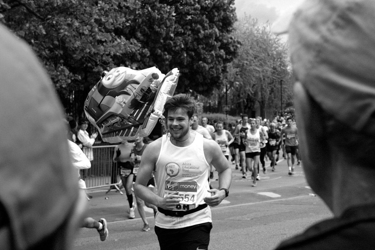 RyanGoggin2's tweet photo. Top day at the #LondonMarathon chasing my mate Tom around the course!

@AfricaEd 
@LondonMarathon https://t.co/8PlxzSIF6o