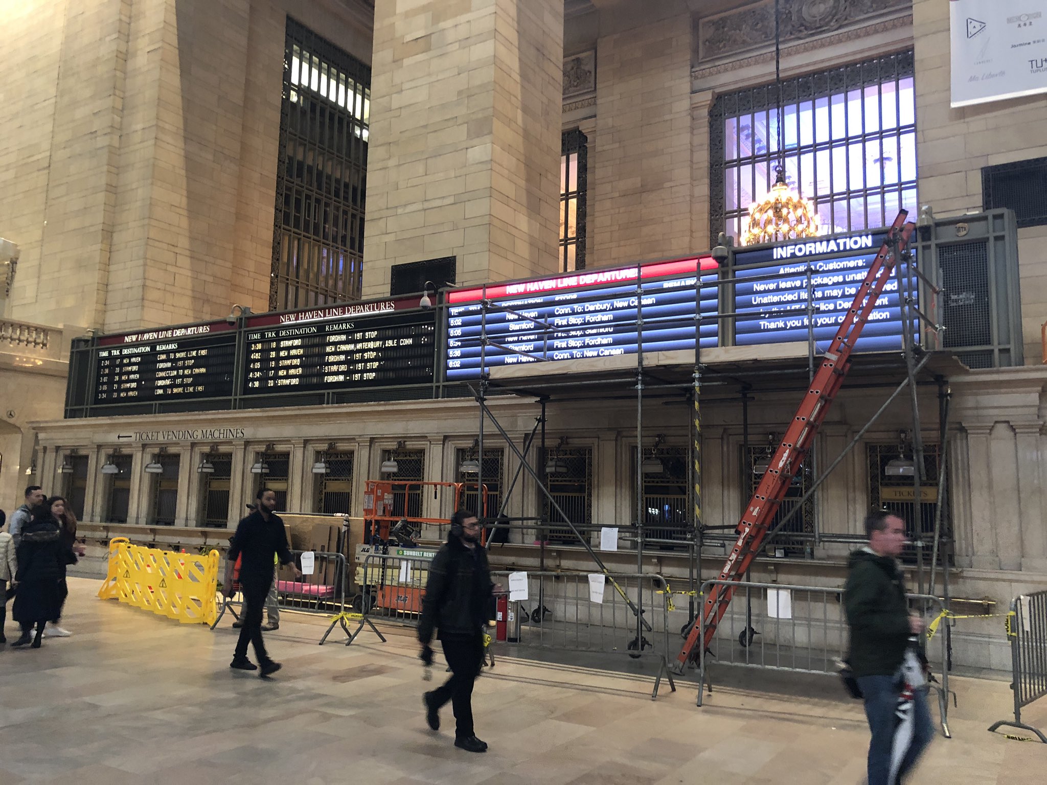Grand Central Station & New York City -- Station Goes Digital by Replacing  Split-Flap Solari Boards