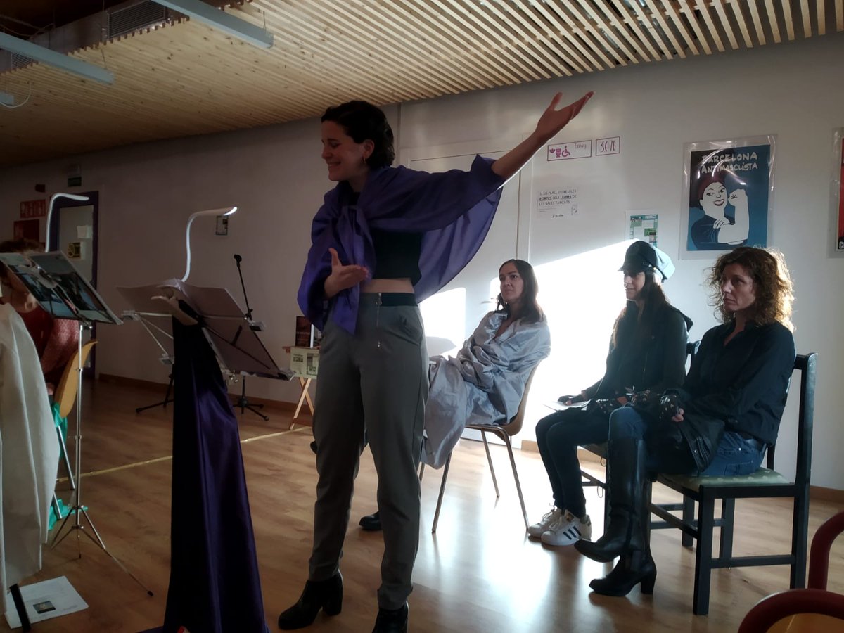 CDoc_caladona's tweet photo. #teatre #microteatre
#TeiBollos x #SantaJordina
#FelicesiValentes
#estrena #absoluta feta dv 26 abr a @caladona (30')
🎭 dir #RosaMIsart 
8 #actrius: 
#MargaAllué #SelaConde #SandraFernández #FannyFerran
#EvaLosada #GemmaMaus #LídiaPunt #MarinaRovira
#VisibilidadLésbica #lesbiana https://t.co/8srgTLlawW