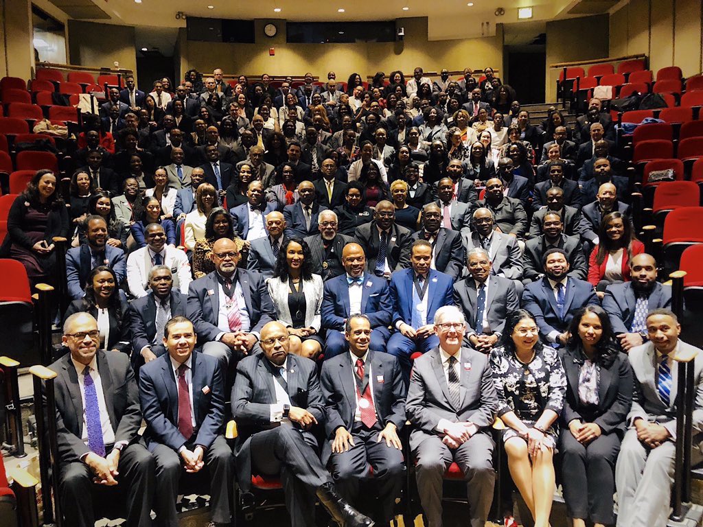 GilbertZMurimwa's tweet photo. Meeting my role models and Giants of Surgery @societyofBAS was inspirational. Everyone is invested in supporting your success. Truly a privilege to attend and to join the family. Thank you @wcmsurgery for hosting! #SBAS2019 #BlackMenInMedicine #ILookLikeASurgeon https://t.co/rAQCUa8yHH