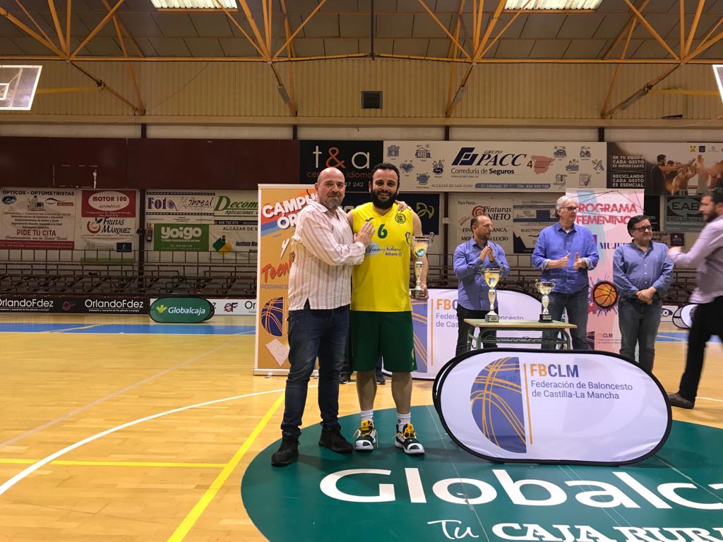 fbclm's tweet photo. ✔Ceremonia de premiación con la presencia de lujo de @vpanil8.

🏀Campeón @ADB_Hellin 
🏀Subcampeón @BktAtlTomelloso 
🏀Mejor jugador para Andrés Sánchez de @ADB_Hellin https://t.co/AJYa3hm8qo