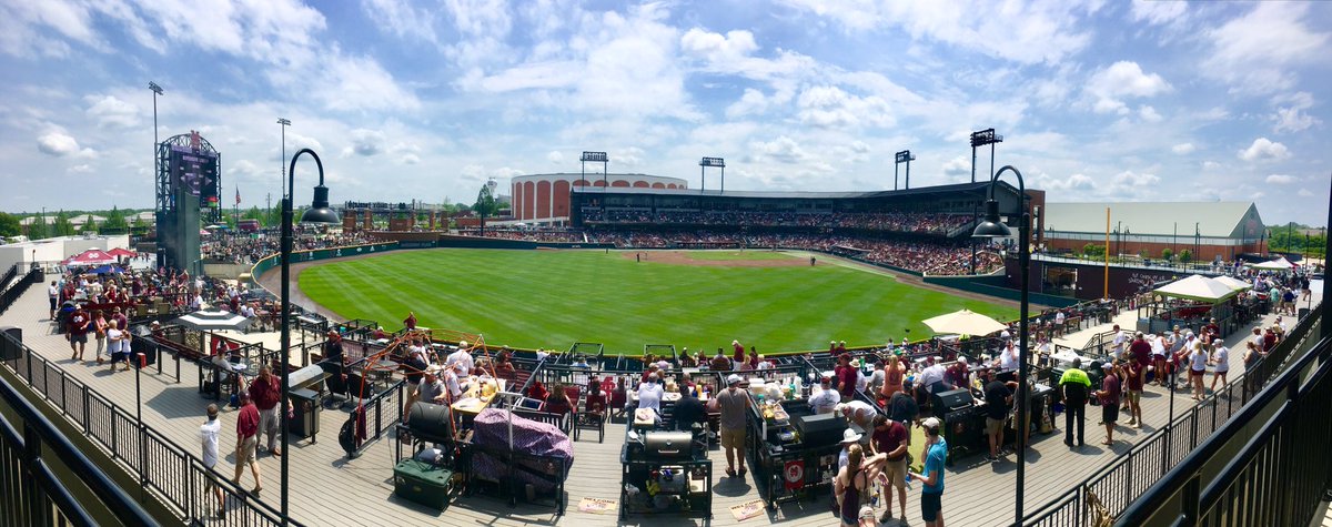 bhemphillMSU's tweet photo. Pretty good spot to spend a  beautiful Sunday afternoon #HaiIState #NewDude https://t.co/paBeOpTHtY