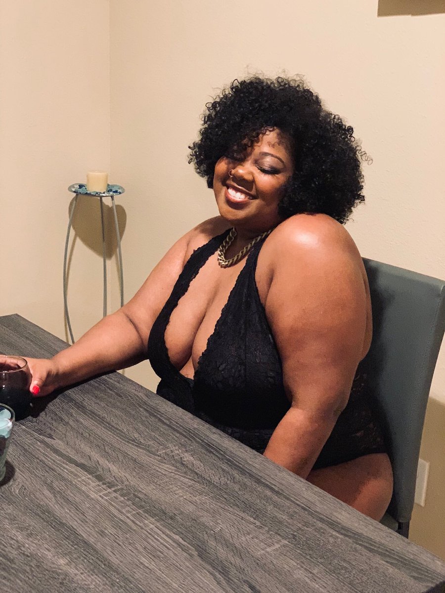 AfroclecticPod's tweet photo. Happy Birthday to ME! I can’t believe im actually 30! I hope I continue to be fearless &amp; unapologetically me. I hope I never lose my ability to laugh at myself. and i hope I keep pushing to be the very best version of me💜💁🏾‍♀️💋 https://t.co/2QfzckTCZ0