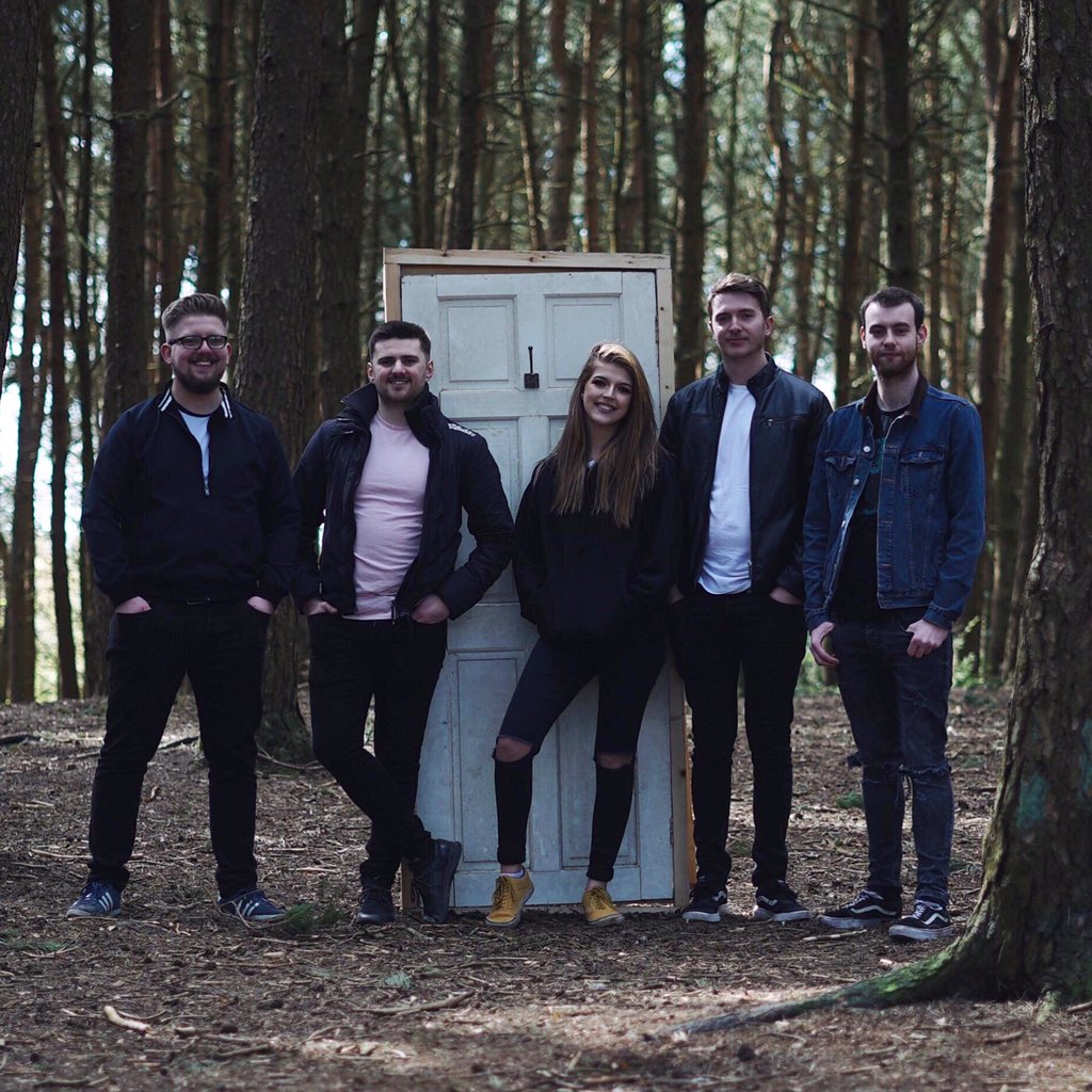 ❤️ The response to our single so far has been overwhelming, thanks so so much to everyone who’s listened!! ❤️
.
.
If you haven’t yet seen the video, check our page to watch or find us on Spotify/Apple Music🚪