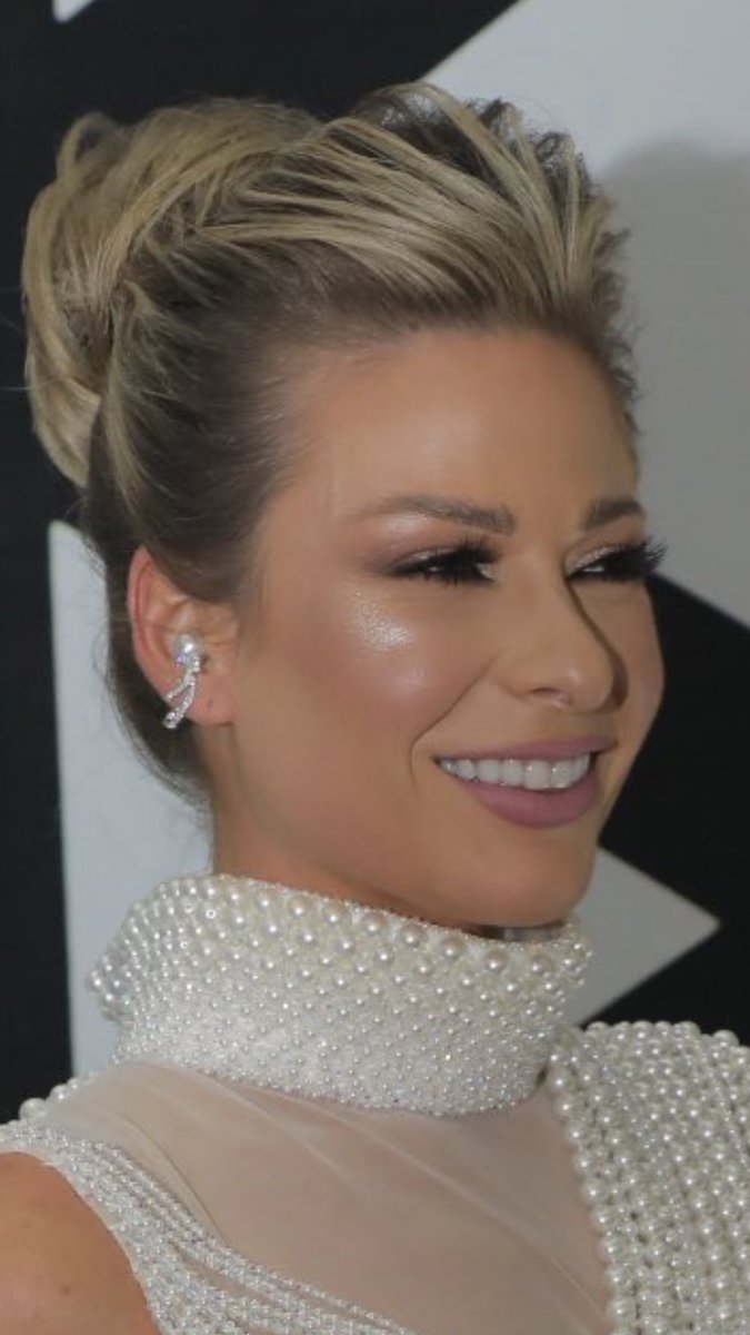 NicoleND22's tweet photo. @Pamela_ElKik Trop Chic Beauté 💫
Your smile 😍
#pamelaelkik #lebaneseactress #event #launching #tentime #tentimetv #كلمني_عربي
#باميلا_الكيك #باميلا_الكيك_ا��جمال https://t.co/2UH7tYVE1A