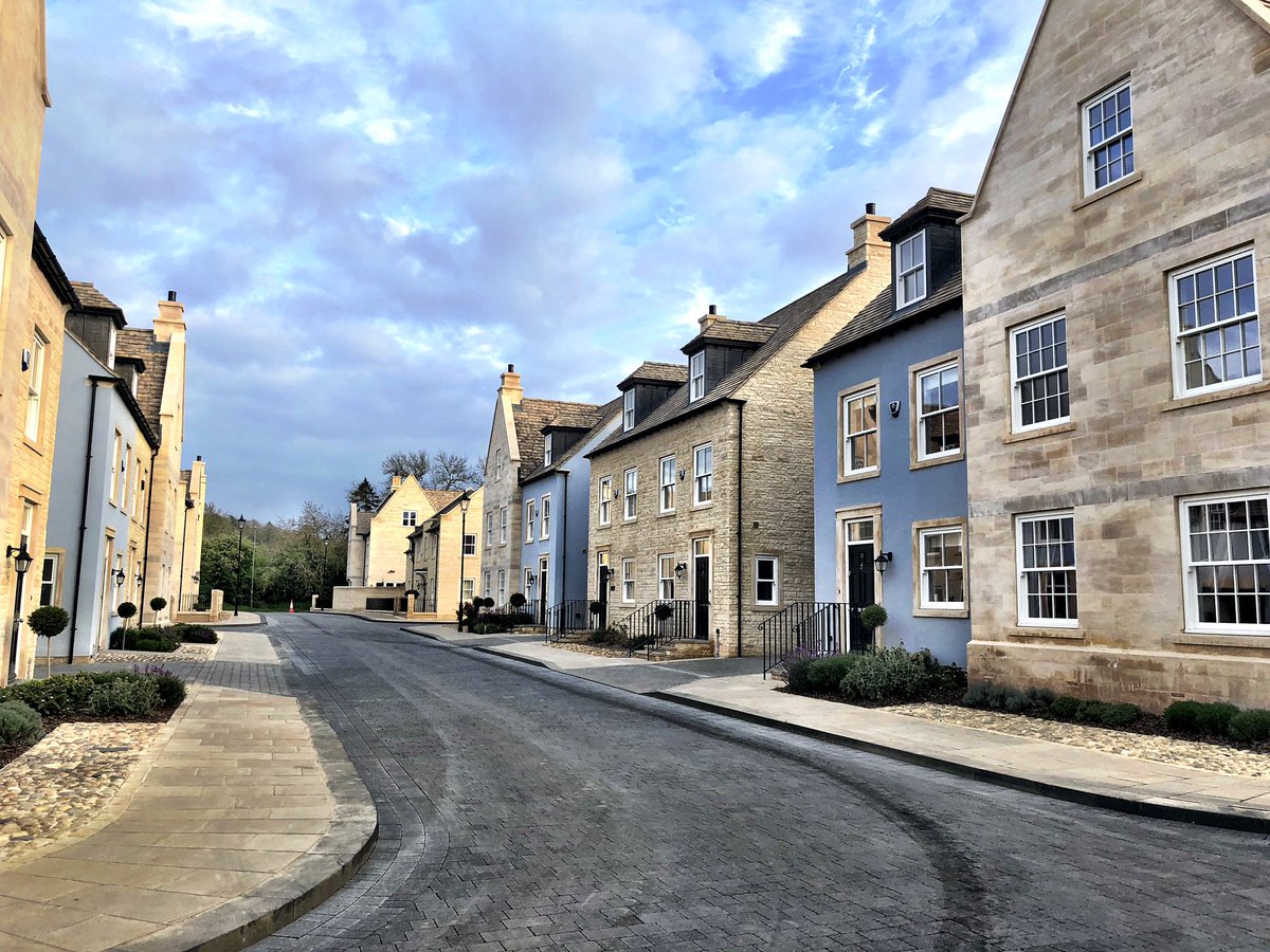 The new / old houses on the old football ground are looking good. Love the colours and they are nicely spaced. New homes can be beautiful also..  <a href="/createstreets/">createstreets</a> <a href="/RobertKwolek/">Robert Kwolek</a> #classicalarchitecture