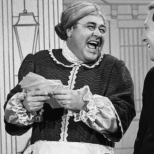 frankdecaroshow's tweet image. Your Drag Moment of the Day. #jonathanwinters #maudefrickert #andywilliamsshow #grannydrag #drag #bigwigsofshowbusiness #book #frankdecaro @Rizzoli_Books #rizzolibooks #spring2019 #april30 #ordernow