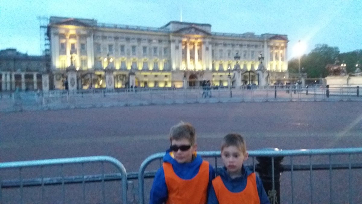 Hi <a href="/jencents/">Jen Mills</a> 

A floodlit ending to our London marathon walk for <a href="/StMungos/">St Mungo's</a> yesterday : )