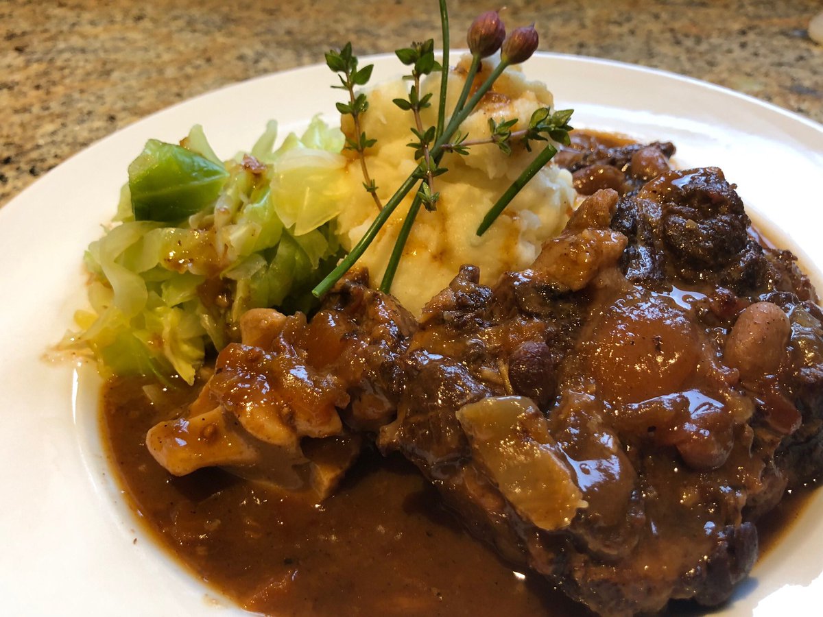 Averyslondon's tweet photo. It Doesn’t get Better than This. #Slow #Cooked #Oxtail #Creamy #Mash #Sweetheart #Cabbage & #CannelloniBeans The #Encore of #More is still #Reverberating around the #House 👍 @Averyslondon https://t.co/inXENNziz4