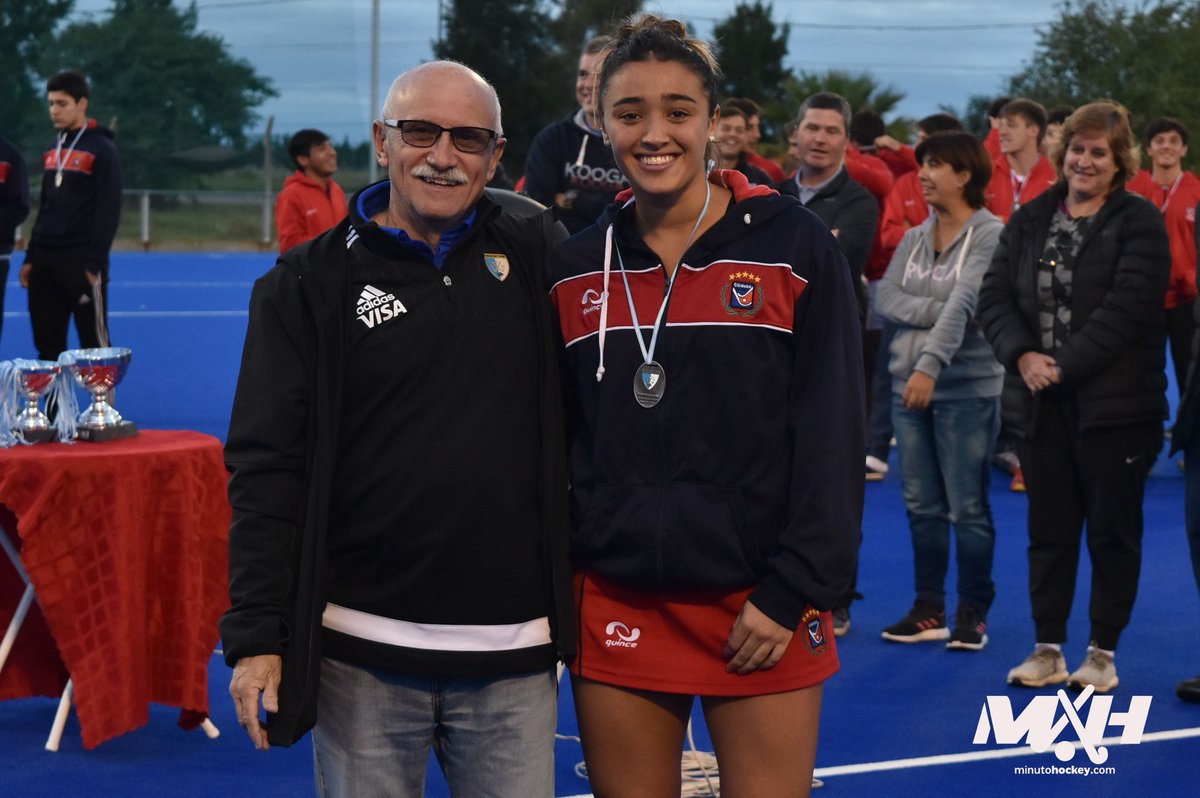 MinutoHockey's tweet photo. Las destacadas del #ArgSub21
Goleadora: Julieta Jankunas, fue la máxima anotadora con ocho conversiones.
Mejor jugadora: Candela Nobile, jugadora de Litoral.
Mejor arquera: La tucumana María Josefina Du Plessis.
Mejor jugadora de la final: La cordobesa Victoria Miranda. https://t.co/xRtaGHd9PZ