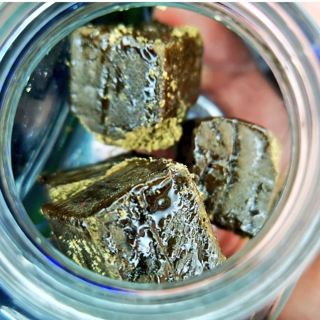 Weedman46509910's tweet photo. Shater SUPER LEMON👌SUGAR CARPE DIEM #smoker #Marihuana #canabiscomunity #Barcelona #weedsmoker https://t.co/v2PXBUr1hZ