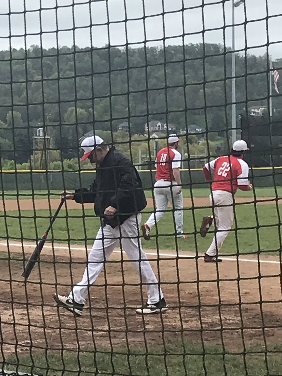 JMSoftball1's tweet photo. Anyone recognize this bat boy? https://t.co/DJEAkFfEge