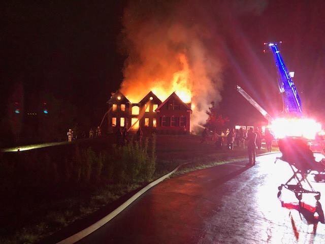 KempterFireWire's tweet photo. Members from Engine 8, Truck 11, and Tanker 15 responded to Fairfax County for the house on fire. Crews assisted @iaff2068 Members extinguish the 2 Alarm fire. #Local2598
Photo Courtesy of: @ffxfirerescue https://t.co/xRa1E7gbnV https://t.co/rUVC4X2VnC