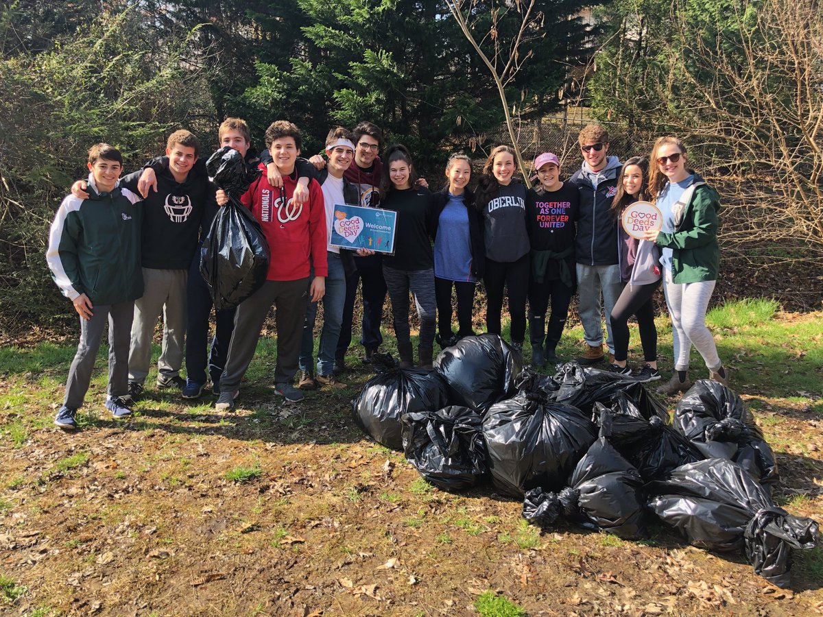 Peep nova helping out our standup cause (environmental conservation) at j serve this month!!  😍👀 #shlichimwins