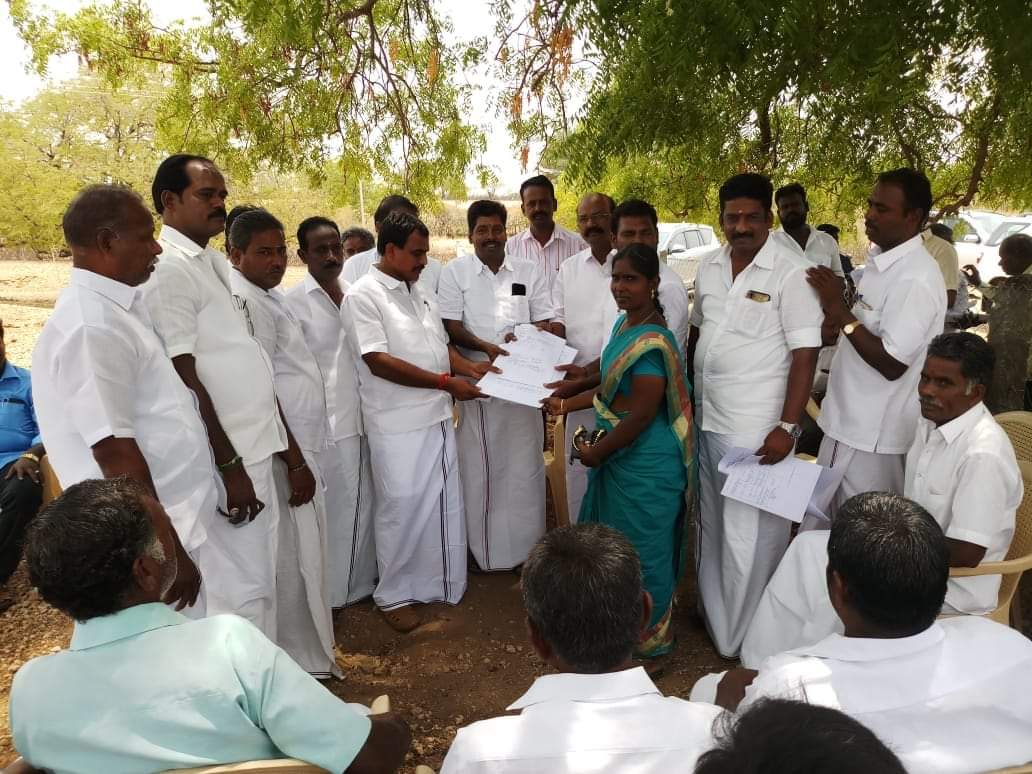 KarthikeyanMKMa's tweet photo. கரூர் அரவக்குறிச்சியில் சட்டமன்ற தேர்தல் குறித்து ஆலோசணை கூட்டத்தில்...
திருச்சி மாநகர் மாவட்ட செயலாளர் அண்ணண் திரு ஜெ. சீனிவாசன் @srinivasan_ammk அவர்கள்....உடன் மாநில, திருச்சி மாநகர் மாவட்ட கழக நிர்வாகிகள் 

#VOTEFORGIFTPACK 
#AMMK https://t.co/iEOnJXn6wc