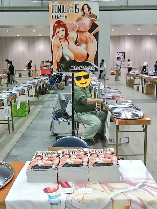 設営取り敢えず完了です～(*'∀`)
新刊セット1000円、
既刊も若干数置いてあります。
西2ホールC82bにてお待ちしております! 