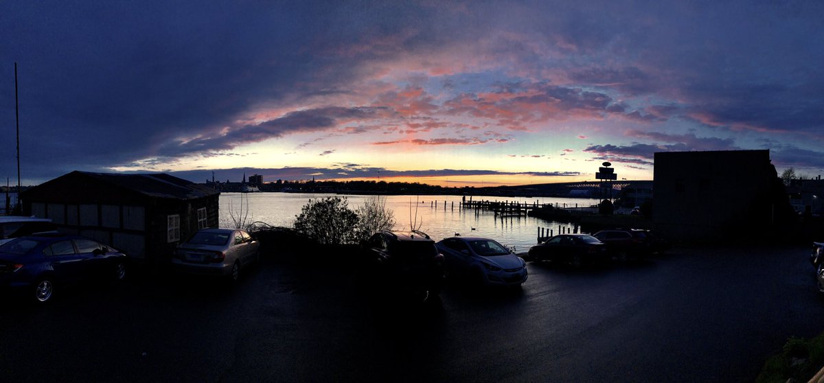 StefanAleo's tweet image. Overlooking the Thames River from Paul’s Pasta.
.
#sunset #ctwx #sunsetweather #sky #spring