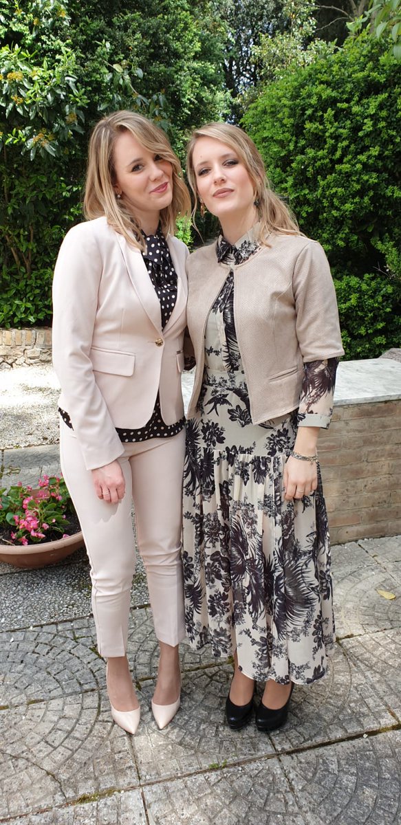 Vale_Puccii's tweet photo. Wedding date 😊

#sisters https://t.co/MeR1raOVXF