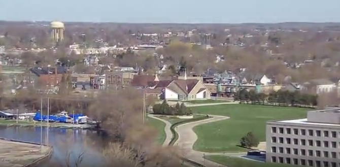 jritka's tweet photo. What a difference 4 hours of April sunshine makes! Racine at 5:40am & again at 9:40am. #wiwx #melting #sNOwMORE #sunshine https://t.co/LnzL34IwS1
