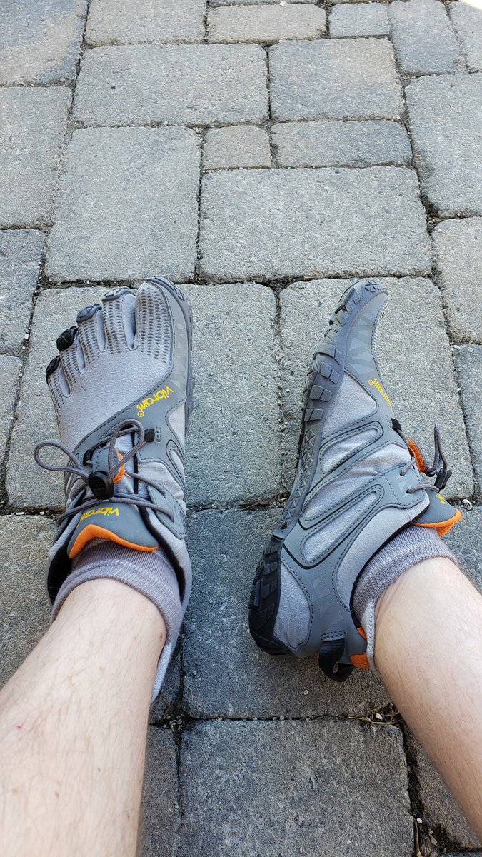 earlfischl's tweet photo. First 5k in the @Vibram5Fingers this season. Feet feel invincible. Lower legs will need to catchup :) https://t.co/xhaeasuJja