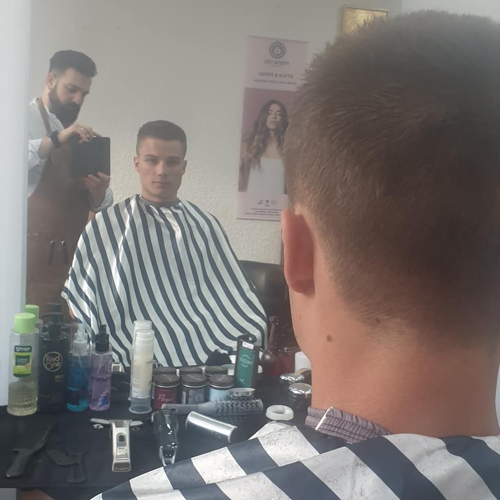 Abbas Chahrour Wahlclippers Andisclippers Zauberbergderfriseur Zauberberghairstylist Barberdaily Barbersforlife Scissors Leadercam Berlin Eisenacherstr12 Schoneberg Regenbogenkietz T Co Kxd7ajjeos