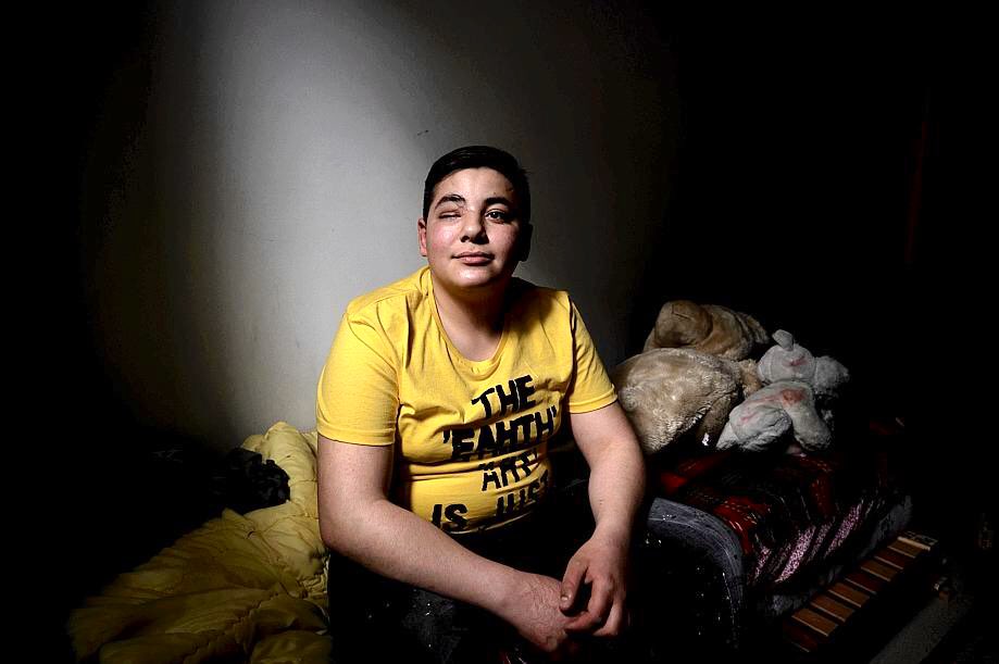 antoine_gap's tweet photo. Dans @Leprogresloire du 29 avril, ce jeune Syrien ayant fui la guerre dans son pays qui a perdu un œil lors de l’#acteIX des #GiletsJaunes à #SaintEtienne, la victoire de l’@ASSEofficiel et un dossier sur le traitement des déchets dans la #Loire. 

📸 @jeffpachoud et P. Vacher. https://t.co/hEyeDHCGnB