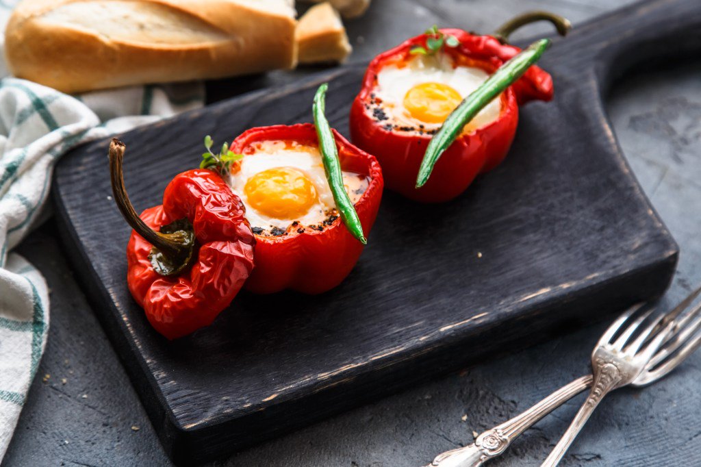 theprochefdeals's tweet photo. Try our #Egg #Baked #Peppers #recipe. It’s got all the right stuff.
#stuffedpeppers #eggs #spicy #lowcarb #tasty #kosher #pepper #eggtastic #chef #chefslife #yum #declicious #greatfoods #breakfast #brunch #imhungry #easytomake… https://t.co/Kh6tgTszOP https://t.co/4ETEP7UDAp