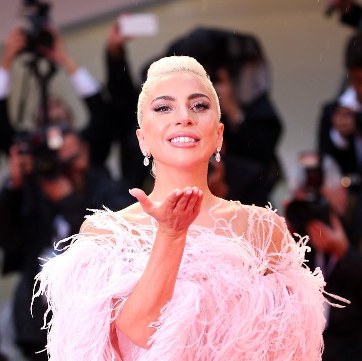 🚨 EMERGENCY 🚨

Gaga needs to stay in the lead position!

Every retweet counts.

#BBMAsAchievement Lady Gaga &amp; Bradley Cooper