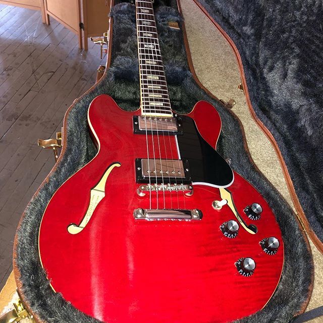 FuchsAudio's tweet image. For Gibsunday...sweet 339 😍#fuchsaudio #fuchsaudiotech #gibsonguitars bit.ly/2GEPLMU