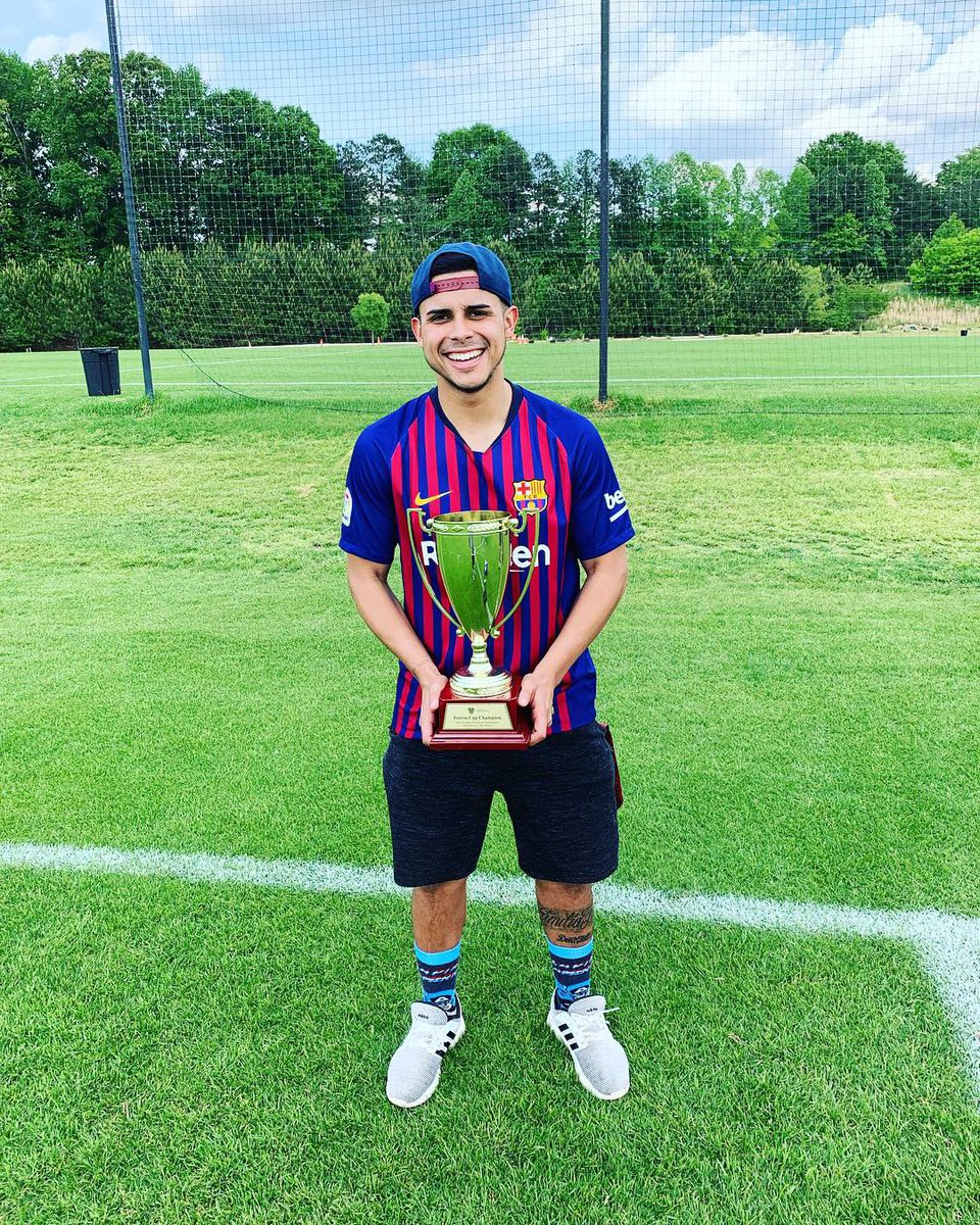 jonnymarket11's tweet photo. First season, first 🏆R⚽️PHY #REVILYFC #PERRINCUP #ADASL https://t.co/g81OhDFEPV