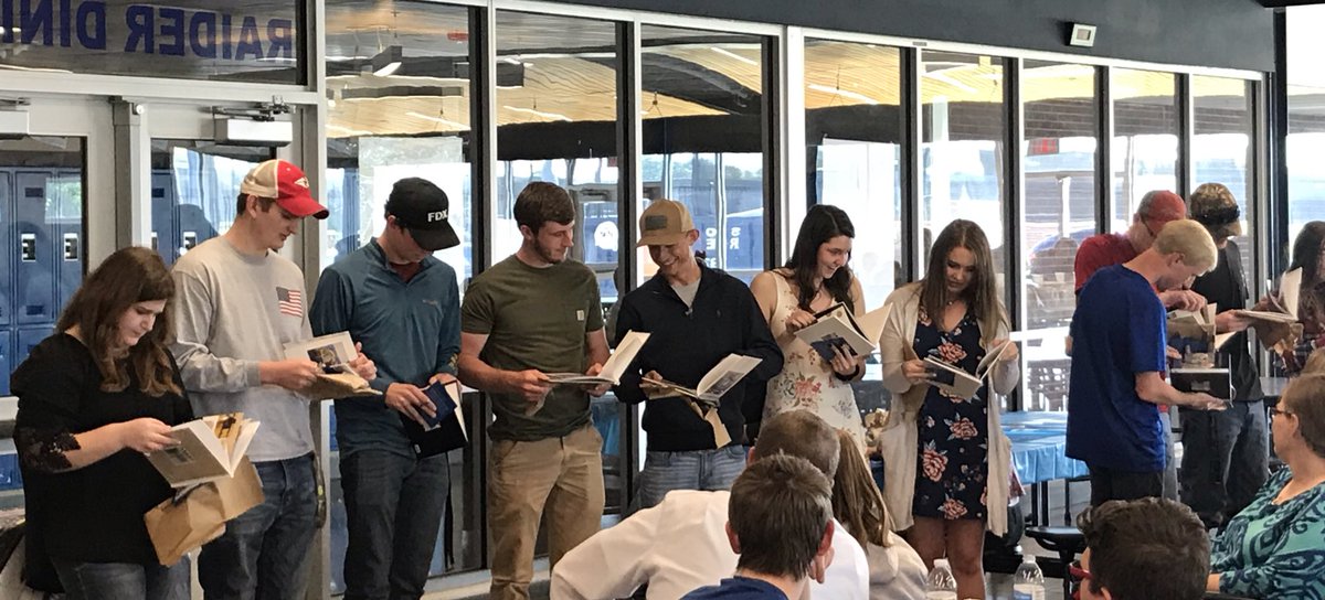 WERaiderArchery's tweet photo. Each senior got a Shutterfly photo album of all of their pictures. https://t.co/u1jYoCCOXr