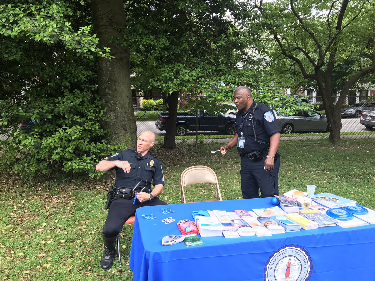 RPDCaptainMarty's tweet photo. Enjoying the Albert Hill Elem School PTA Spring Picnic with Officer Ward, Major O’Kleasky, Sgt. Sims. Thanks RPD Motor Unit, Mounted Unit and K9 https://t.co/32WMS64ogA