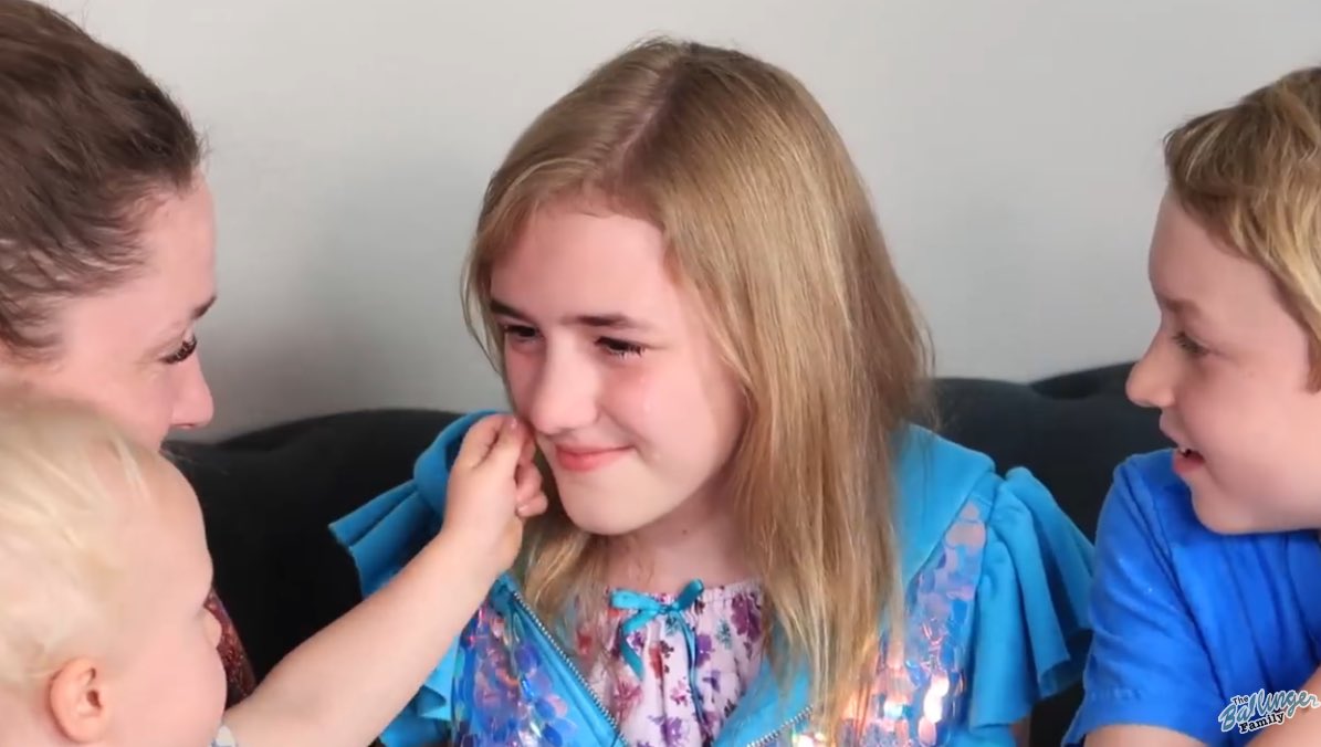 loosylutweeter's tweet photo. wait no stop duncan wiping away baileys tears is THE most adorable thing i’ve seen my heart actually just melted help me @ballingerfamily @BallingerMom https://t.co/xL54vPOqN0