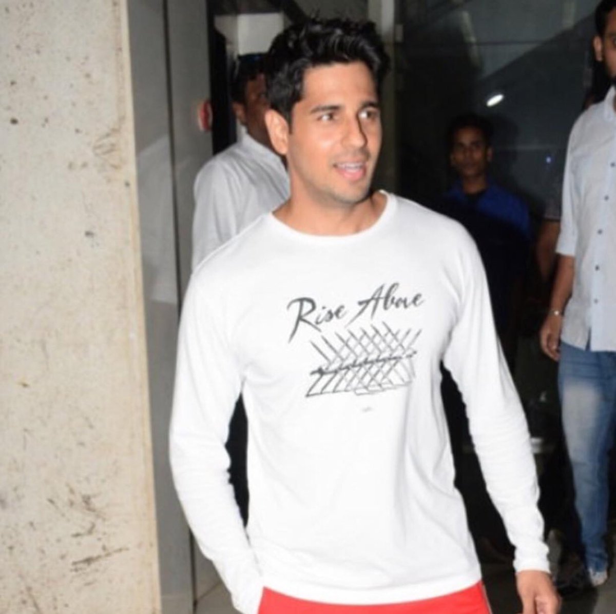 Sidharth Malhotra , Mumbai Andheri’deydi 👀📸 #SidharthMalhotra #bollywoodfilmfestival #BollywoodNews