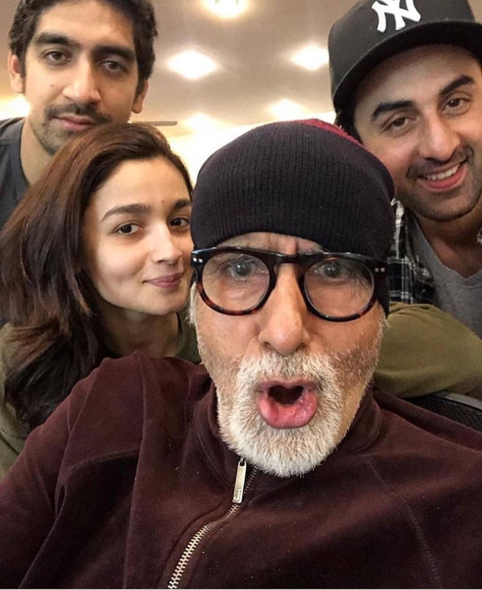 Brahmastra ekibinden 32 diş gülümsemeli selfie 👀📸👀 #AliaBhatt #RanbirKapoor #amitabhbachchan #amitabhbachchanarchives #Brahamstra #Brahmastra #BrahmastraWillWinTheClash