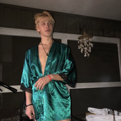 walleyeslayer20's tweet photo. #NewProfilePic little brother always lit 😂😂 https://t.co/wJbQ5kc9KD