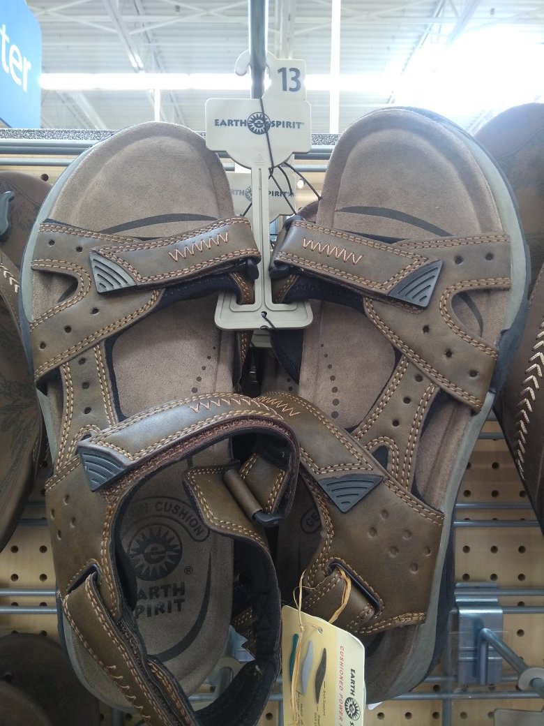 MrHarveyPsych's tweet photo. Really considering getting these Dad sandals on the left. https://t.co/CvCOhPTyh0