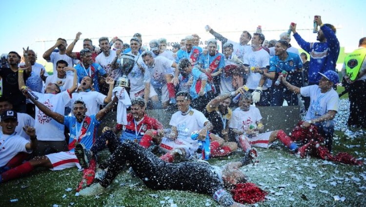 PoderLegal's tweet photo. ¡Felicitaciones Campeón!
¡Felicitaciones a nuestros amigos @juanchon6 @salinasalexis92 y #ezequielcerica! ¡Merecidos campeones! 👏👏👏🏆 https://t.co/m5l3pSLuHL