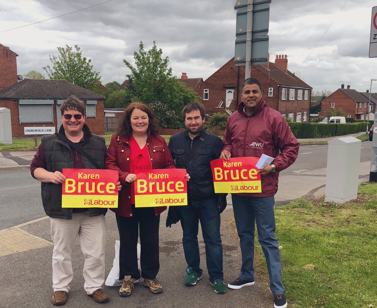 Great to be out #LabourDoorstep with @ERLabour team🌹🌫in #Rothwell this afternoon campaigning for Cllr Karen Bruce with comrade Luke and @stuartbruce @UKLabour @Leeds_Labour @yorkshirelabour @CWUnews @CWULeedsNo1 @PaulClays1 @cllrjudithblake 🌹🌹🌹