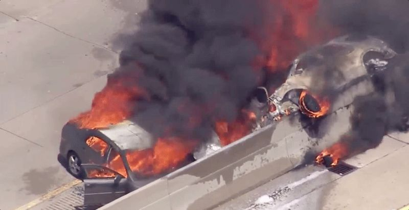 Look At This Car On Fire
jalopnik.com/look-at-this-c…