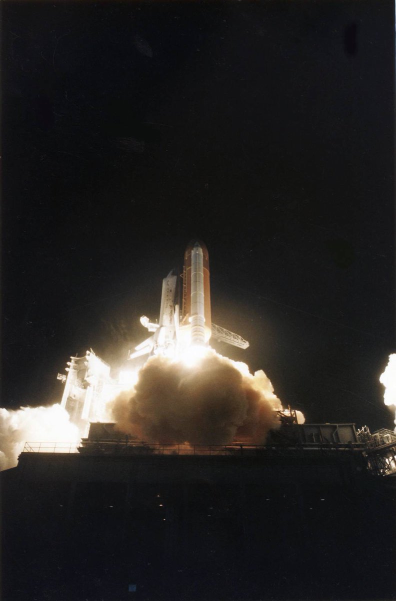 SpaceToday1's tweet image. Linda foto do lançamento do Ônibus Espacial Columbia na missão STS-61C. Esse lançamento aconteceu em 12 de Janeiro de 1986. Essa foi a missão que voou antes do trágico acidente da Challenger. O lançamento foi dali do PAD-39A.