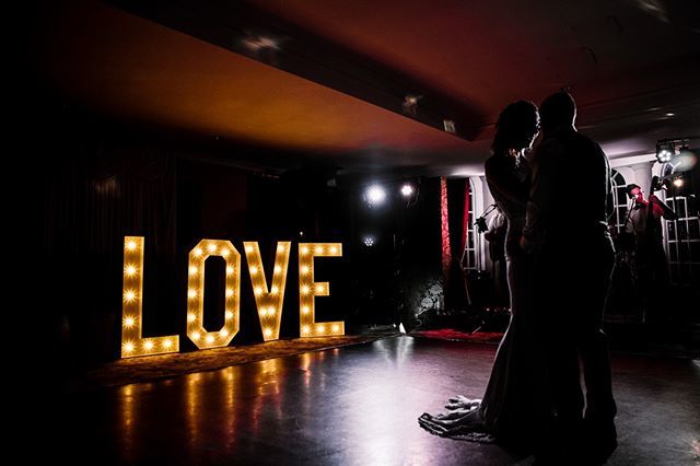 baxter_photo's tweet image. f i r s t  d a n c e / / / ... the final moments lost in each other before the party gets started ...⁣
.⁣
.⁣
.⁣
#firstdance #weddingfirstdance #thebridgeinnwetherby #thebridgeinn ⁣
#weddingphotography #yorkshireweddingphotographer #relaxedwedding… bit.ly/2XXy0j7